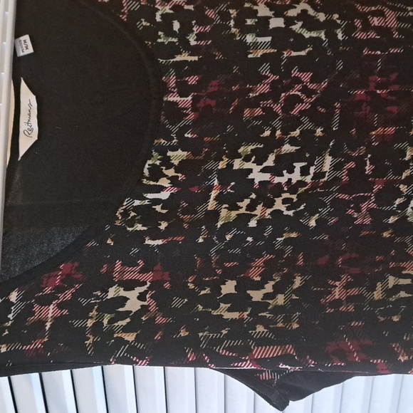 Sz M Reitmans Red/Back/White tank style stretch, summer top - Picture 2 of 5